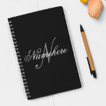 Agenda Monograma único personalizado de nombre blanco y n<br><div class="desc">Diseño de monograma único personalizado en blanco y negro para cualquier persona.</div>