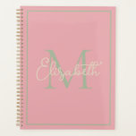 Agenda Monograma verde y crema de salvia rosada preppy<br><div class="desc">Este sencillo y moderno planificador de calendario cuenta con un monograma preppy en tonos suaves de verde salvia y crema en rosa que puede personalizar con su elección de nombre e inicial.</div>