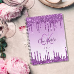 Agenda Monograma violeta de goteo morado 2025<br><div class="desc">Fondo violeta de gradiente violeta con goteo violeta profundo, pinta con aspecto de goteo. Personalice y agregue un año (cualquier año) un nombre a sus iniciales de monograma. El nombre está escrito en morado con una escritura de estilo moderno con letras a mano. Perfecto para negocios, escuela, diario, trabajo u...</div>