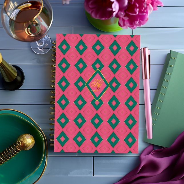 Agenda Motivo de diamante verde y rosado precoz monograma (Preppy Trendy Pink and Green Diamond Motif Monogrammed Planner/ Soft Glossy Cover or Matte HardCover)