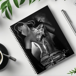 Agenda Mujer Dragón Tatuada Blanca y Negra con Estilo Edg