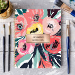 Agenda Negrita Abstract Floral Custom Name<br><div class="desc">Este llamativo diseño presenta llamativos florales abstractos en tonos vivos de coral, rosa, amarillo y verde azulado, acentuados con pinceles dinámicos. La elegante placa con su nombre dorado subió un toque sofisticado y personalizado. Perfecto para profesionales, estudiantes o cualquier persona que ame los diseños artísticos y modernos. Ideal para la...</div>