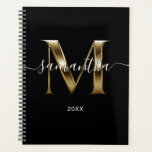 Agenda Negro Metálico Aspecto Dorado Firma M Monograma<br><div class="desc">El monograma de la letra M metálica dorada falsa se crea con arte digital que se imprime como una foto. Puedo agregar la inicial que necesites si deseas este diseño. Envía un mensaje al creador usando su sistema aquí. Asegúrate de dejar el enlace del producto en el mensaje.</div>