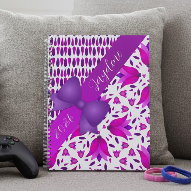 Agenda Niñas Lindas Flores Rosadas y Moradas y Lazo  (2026’s cutest companion for staying on track. Pinks and purples for the girly girl in you.)