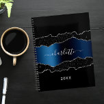 Agenda Nombramiento de mármol de ágate azul marino negro<br><div class="desc">Negro,  azul marino y falso plata,  ágate,  estampado de piedra de mármol como fondo. Personaliza y agrega tu nombre y un año. El nombre está escrito con una escritura de estilo con letras a mano moderna.</div>