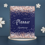 Agenda Nombramiento de purpurina de oro de rosa azul mari<br><div class="desc">Fondo azul marino. oro Rosa,  polvo falso purpurina. Personalice y agregue un año y un nombre. Letras blancas.</div>