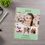 Agenda Nombramientos de collage de fotos en verde sabio 2<br><div class="desc">Crea tu propio collage de fotos único. Usa cuatro,  cuatro de tu foto favorita. Personalizar y un año,  nombre y texto. Un fondo verde sabio,  texto negro.</div>