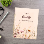 Agenda Nombramientos de nombres de melocotón rosa de flor<br><div class="desc">Manténgase organizado e inspirado en nuestro Planner Personalizado de Verano Pradera, diseñado para darle un toque de belleza natural a su planificación diaria. Perfecto para todo aquel que le guste mantenerse a la altura de su horario de estilo, este planificador combina funcionalidad con un toque personalizado y artístico. Encantador fondo...</div>