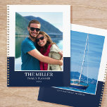 Agenda Nombre de foto personalizado Azul oscuro moderno<br><div class="desc">¡Crea tu propio planificador de año fotográfico! Una plantilla elegante personalizada con dos fotografías favoritas, tu nombre, el año y un título o lema personal. ¡Los planificadores personalizados hacen regalos maravillosos para la familia y los amigos, y son una gran manera de mantener a todos organizados! Colores impresos: azul marino...</div>