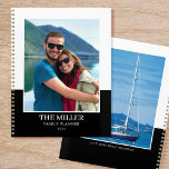 Agenda Nombre de foto personalizado Black Modern<br><div class="desc">¡Crea tu propio planificador de año fotográfico! Una plantilla elegante personalizada con dos fotografías favoritas, tu nombre, el año y un título o lema personal. ¡Los planificadores personalizados hacen regalos maravillosos para la familia y los amigos, y son una gran manera de mantener a todos organizados! Colores impresos: negro y...</div>