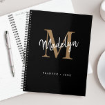 Agenda Nombre de guión de monograma de oro negro moderno<br><div class="desc">Moderno planificador de nombres de guiones de monograma de oro negro de oro moderno. Personalice fácilmente este moderno y elegante planificador con su monograma y nombre personalizado.</div>