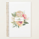 Agenda Nombre de monograma de Bloom de amigos<br><div class="desc">Diseñado para coordinarse con nuestra colección Peony y Gold, este personalizable que combina con un monograma cuenta con lujosas flores rosadas y de peonía dorada con follaje verde con letras clásicas. Para una personalización más avanzada de este diseño, haga clic en el botón "PERSONALIZAR" de arriba. El Relieve metalizado de...</div>