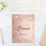 Agenda Nombre de monograma de polvo de purpurina de oro r<br><div class="desc">Un falso fondo metálico rosa dorado con elegante polvo purpurina de imitación de color negro. Personalice y agregue un año (boca abajo) y agregue un nombre. El nombre está escrito en oro rosa oscuro con un gran guión de estilo moderno con letras a mano con toques. Perfecto para la escuela,...</div>