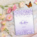 Agenda Nombre de purpurina violeta monogramado 2025<br><div class="desc">Fondo violeta y blanco degradado decorado con purpurina falso violeta,  chispas. Personalice y agregue su nombre,  iniciales de monograma y año.</div>