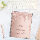 Agenda Nombre del monograma del purpurina de oro Rosa 202<br><div class="desc">Un fondo falso de aspecto metálico de oro rosa con elegantes goteos en purpurina de oro rosa falso, pinturas de goteo. Personalice y agregue un año, título y nombre. El nombre está escrito en oro rosa oscuro con un gran guión de estilo moderno con letras a mano. Perfecto para la...</div>