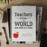 Agenda Nombre del profesor de mármol elegante de la cita<br><div class="desc">Profesor personalizado elegante planificador elegante con una manzana roja y un guión inspirador de tipografía de oro que cita "Los profesores cambian el mundo de un estudiante a la vez". Personalízalo con el nombre y el título del profesor. Puede ser un regalo de agradecimiento inspirado por el día de aprecio...</div>