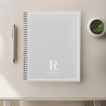 Agenda Nombre moderno de la familia gris neutra<br><div class="desc">Portátil planificador diseñado por personalizados que presenta un diseño clásico y moderno de monograma de nombres familiares en color neutro.</div>