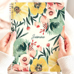 Agenda Nombre personalizado floral floral brillante negri<br><div class="desc">Este alegre diseño presenta una expresiva disposición floral en tonos vivos amarillos, verdes, corales y ruidosos. Las suaves pinceladas le dan un aspecto pintado a mano y el nombre personalizado del centro le da un toque único. Perfecto para estudiantes, profesionales o cualquier persona que ame los diseños artísticos y modernos....</div>