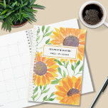 Agenda Nombre personalizado Girasol amarillo<br><div class="desc">Este Planner floral está decorado con girasoles acuáticos amarillos y hojas verdes sobre un fondo blanco. Personalizable fácil con tu nombre y año. Porque creamos nuestra obra de arte no encontrarás esta imagen exacta de otros diseñadores. Acuarela original © Michele Davies.</div>