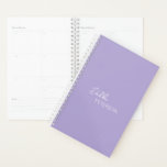 Agenda Nombre simple y elegante moderno<br><div class="desc">Moderno y profesional planificador de negocios púrpura / lavanda con un diseño sencillo y mínimo con tu nombre en un guión elegante y una fuente sans serif contemporánea.</div>