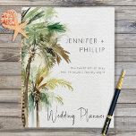 Agenda Palm Trees tropicales Boda moderno<br><div class="desc">Realice un seguimiento de todas sus citas y fechas especiales con este planificador de bodas. Este diseño presenta un conjunto de hermosas palmeras de color verde y marrón exuberante tropical sobre un fondo de papel color agua blanco texturado. Perfecto para una boda de playa o destino. Forma parte de la...</div>