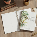 Agenda Palm Trees Tropicales Modernos<br><div class="desc">Realice un seguimiento de todas sus citas y fechas especiales con este planificador. Este diseño presenta un conjunto de hermosas palmeras de color verde y marrón exuberante tropical sobre un fondo de papel color agua blanco texturado. Creado por Simply Farmhouse Press.</div>