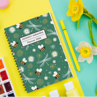 Agenda Patrón de abejas y flores Año y nombre verde