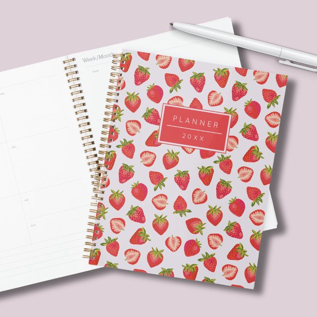 Agenda Patrón de fresa personalizado (Personalized strawberry planner with custom text.  Matching items available.)