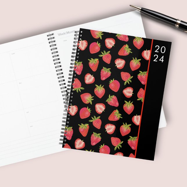 Agenda Patrón de fruta de fresa (Cute strawberry planner with juicy red strawberries on black background. Customise the year text.)