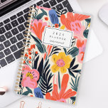 Agenda Patrón floral amarillo rosa negrita personalizado<br><div class="desc">Personalice este planificador con su nombre en cursiva negra enmarcada por un rectángulo blanco,  sobre un patrón audaz y colorido de flores rosadas,  amarillas y naranjas sobre un fondo beige.</div>