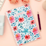 Agenda Patrón floral de colores de agua personalizado<br><div class="desc">Manténgase organizado con nuestro Planificador personalizado de Patrón Floral de Flores de color de agua. Con un hermoso diseño floral de acuarelas en colores vivos, este planificador es perfecto para seguir el ritmo de su programación, tareas y objetivos. Personalizar con tu nombre por un toque personal. Ideal para estudiantes, profesionales...</div>
