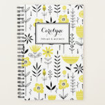 Agenda Patrón floral escandinavo negro y amarillo<br><div class="desc">Escribe tus planes y horarios con este cuaderno inspirado en Escandinavia. Presenta un patrón floral negro y amarillo. Personalice agregando su nombre o frase corta. Este planificador floral será perfecto como un regalo personalizado. Los elementos coincidentes están disponibles.</div>