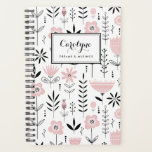 Agenda Patrón floral escandinavo negro y rosa<br><div class="desc">Escribe tus planes y horarios con este cuaderno inspirado en Escandinavia. Presenta un diseño floral negro y rosa. Personalice agregando su nombre o frase corta. Este planificador floral será perfecto como un regalo personalizado. Los elementos coincidentes están disponibles.</div>