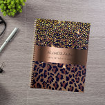 Agenda Patrón leopardo bronce negro marrón 2024<br><div class="desc">Elegante, fresco, glamuroso y femenino con estampado de leopardo marrón, dorado y negro, decorado con confetti dorado. Personaliza y agrega tu nombre. Una gran banda falsa metálica de bronce. Plantilla de un año, letras negras. El nombre está escrito con una escritura de estilo con letras a mano moderna. Perfecto para...</div>