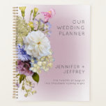 Agenda Peri White Mauve Boda Floral Moderno<br><div class="desc">El diseño se caracteriza por un sencillo ramo blando de color azul perwinkle, rosa malva polvorienta, blanco crema, rosa rosa, flores amarillas suaves y vegetación botánica sobre un fondo blanco y oval de color rosa malva suave y suave. Es delicado y elegante, moderno pero con un toque vintage. Creado por...</div>