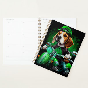 Agenda Perro Beagle conduciendo bicicleta Día de San Patr