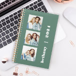 Agenda Personalizado 3-Photo Personalized Eucalyptus Gree<br><div class="desc">Personalizar fácilmente este planificador moderno reemplazando las tres imágenes de muestra con tus fotos cuadradas favoritas. Añada su nombre o iniciales de monograma y el año en tipografía blanca chunca sobre un fondo verde eucalipto de moda.</div>