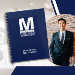 Agenda Personalizado Blue Bold Monograma logotipo Nombre<br><div class="desc">El planificador personalizado con el nombre y el año de los empleados presenta un sencillo y moderno logotipo empresarial en negrita monogramado con el nombre comercial y el lema en bloques de color. La tipografía de personalizable se estira para alinearse a ambos lados y crear un bloque sobre otra estética...</div>