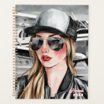 Piloto femenino y lentes de sol Navidades del avió