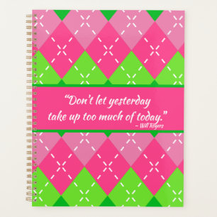 Agenda Pink preppy y argyle verde con tintes blancos