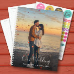 Agenda Planner de boda fotográfica personalizado<br><div class="desc">Planificador de bodas con tu foto favorita en el frente - personalizada con tus detalles en letras de moda. El planificador incluye diseños mensuales y semanales,  12 meses,  60 páginas con cubiertas frontales y traseras laminadas.</div>