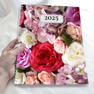 Agenda Planner floral anual con flores rosadas y rojas