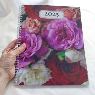 Agenda Planner floral anual con rosas rosadas y rojas