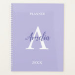 Agenda Plano de monograma personalizado de lavadora púrpu<br><div class="desc">Monograma personalizado de lavanda púrpura, un planificador de bonitos con tonos de lavanda púrpura y violeta de parma pastel. El texto de la portada es fácil de personalizar (monograma inicial, guión de nombre, año y encabezado) utilizando la herramienta de personalización en línea antes de realizar el pedido. Una vez que...</div>