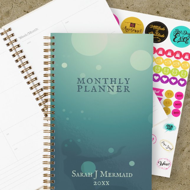 Agenda Plano mensual de vertederos subacuáticos de sirena (Add your name to this teal green mermaid planner )