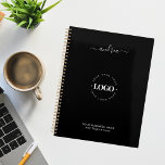 Agenda Profesional profesional del logotipo de Personaliz<br><div class="desc">Este elegante planificador sería perfecto para uso personal o profesional. Añade fácilmente tus detalles haciendo clic en la opción "personalizar".</div>