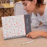 Agenda Profesora Planner Floral<br><div class="desc">¡Que ese profesor especial sepa lo mucho que les aprecias con este adorable planificador floral personalizado! Perfecto para la semana de la apreciación del profesor,  fin del año escolar,  graduación,  ¡o sólo porque!</div>