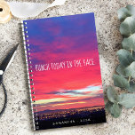 Agenda Punch Today in the Face Hot Pink Harbor Sunrise<br><div class="desc">"Golpear hoy en la cara". Es bueno empezar el día balancéandose y estar listos para tomar lo que sea que venga a tu manera. Disfruta de esta impresionante y hermosa imagen rosa, azul y violeta de un amanecer del puerto de California cada vez que usas esta moda, impresionante fotografía personalizada...</div>
