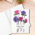 Agenda Púrpura de color de agua floral rosa<br><div class="desc">Este elegante planificador está decorado con una original acuarela floral en tonos rosa y violeta. Puede personalizar con su nombre o monograma y cambiar la fecha. Porque creamos nuestra propia obra de arte no encontrarás esta imagen exacta de otros diseñadores. Acuarela original © Michele Davies.</div>