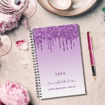 Agenda Purpurina morado gotea violeta nombre de monograma<br><div class="desc">Fondo violeta de gradiente violeta con goteo de purpurina violeta profundo, pinturas con aspecto de goteo. Personalice y agregue un año (cualquier año) un nombre y un título. El nombre está escrito en morado con una escritura de estilo moderno con letras a mano. Perfecto para negocios, escuela, diario, trabajo u...</div>